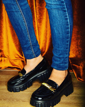 Wilddiva Queence Platform Loafer – Metallic Chain Detail