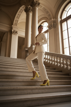 High-Vamp Block Heel Pump – Yellow